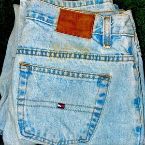 Amazing women’s vintage 90s Tommy Hilfiger blue jeans!